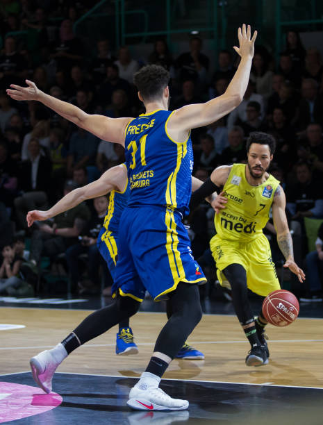 凭借稳健的 凭借稳健的